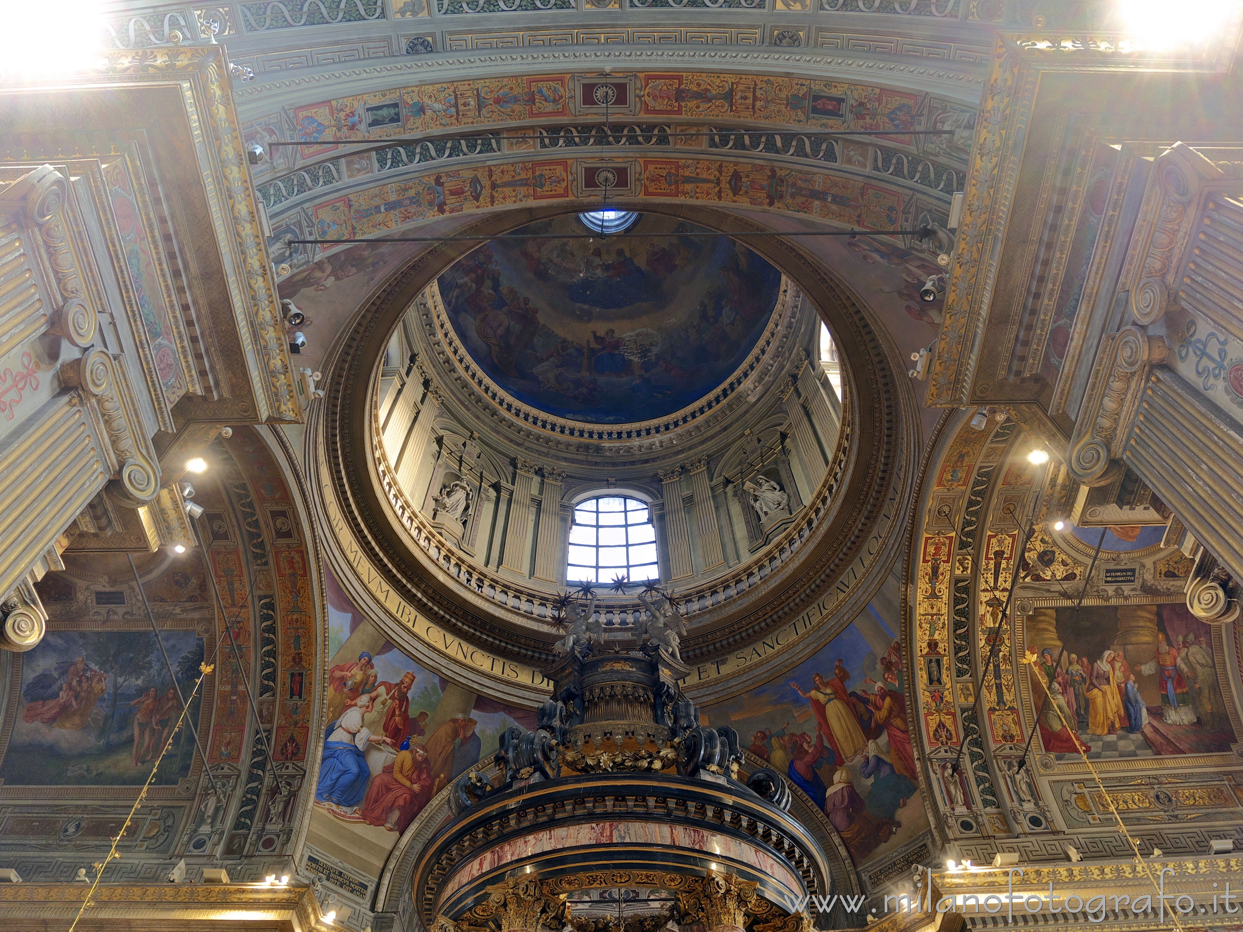 Caravaggio (Bergamo) - Soffitto sopra all'altare del Santuario di Caravaggio